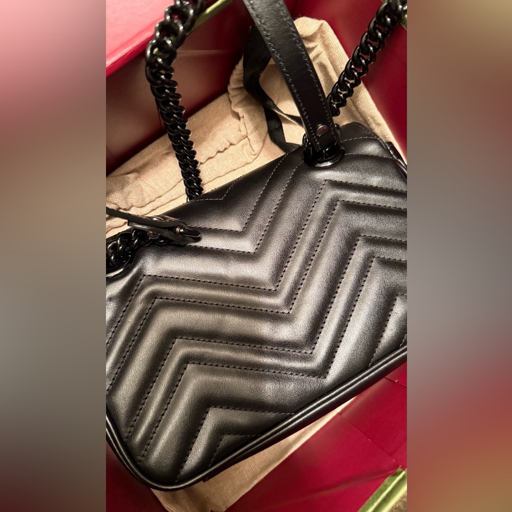 AUTHENTIC GUCCI MARMONT SMALL SHOULDER BAG- Glossy Black Hardware - Picture 3 of 13